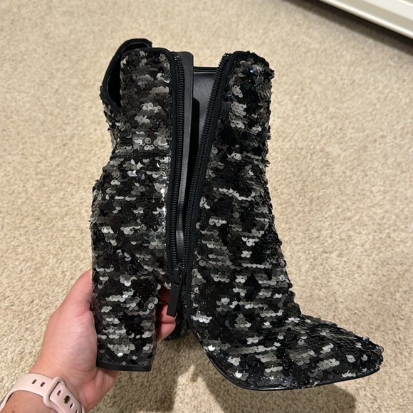 Kendall & Kylie sequin booties - Picture 3 of 3